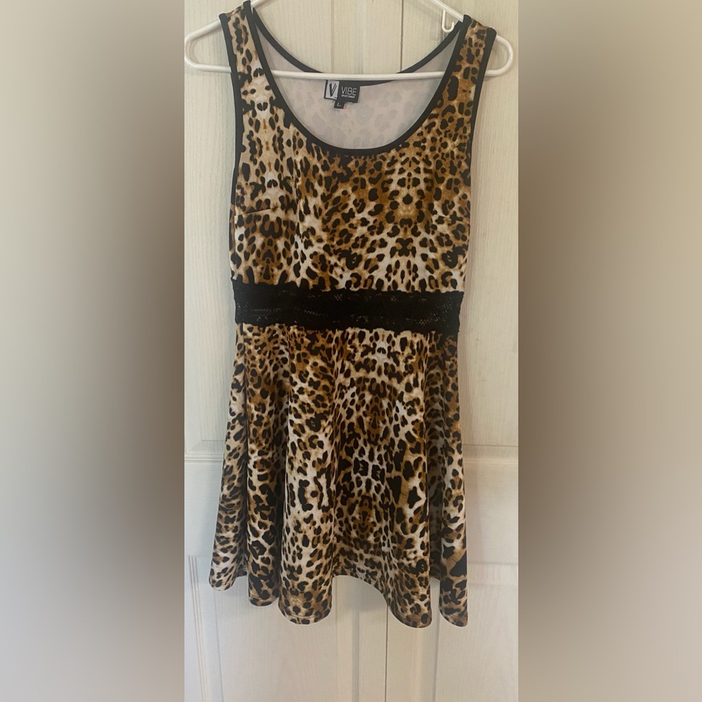 Vibe Sporty Leopard Print Top